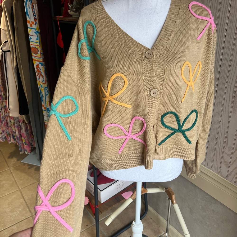 Chic Tan Cardigan with Colorful Bow Details - Picture 2 of 7